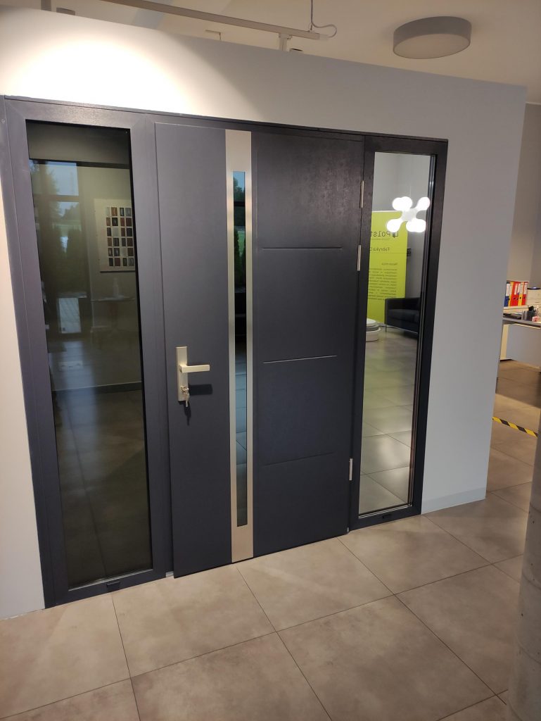 Różnica między szybą lustro weneckie a szybą reflex